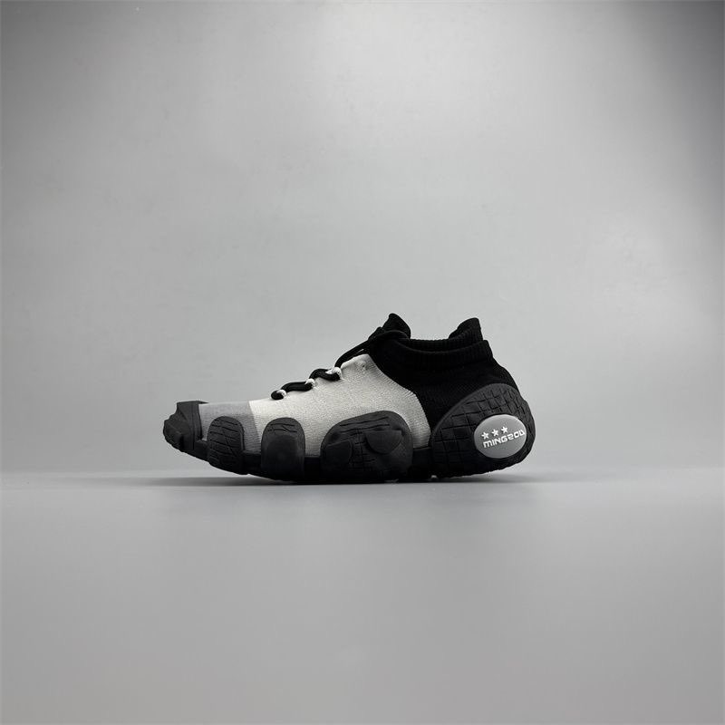 Men's breathable knit low-cut sneakers in black and white colorway, non-slip casual walking shoes with sock-style design, lightweight comfortable men's daily wear athletic shoes